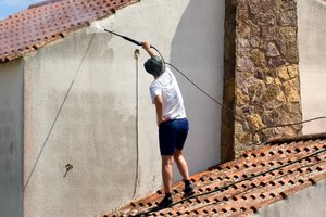 cleaning-stucco-on-house-istock_e539cc007b9b3b73bdd1b40b112ac49d_3x2_jpg_300x200_q85